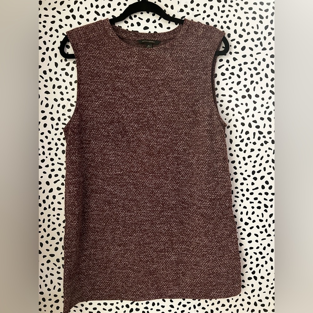 Banana Republic Lightweight Crewneck Sleeveless Sweater - PRE-OWNED - SIZE M